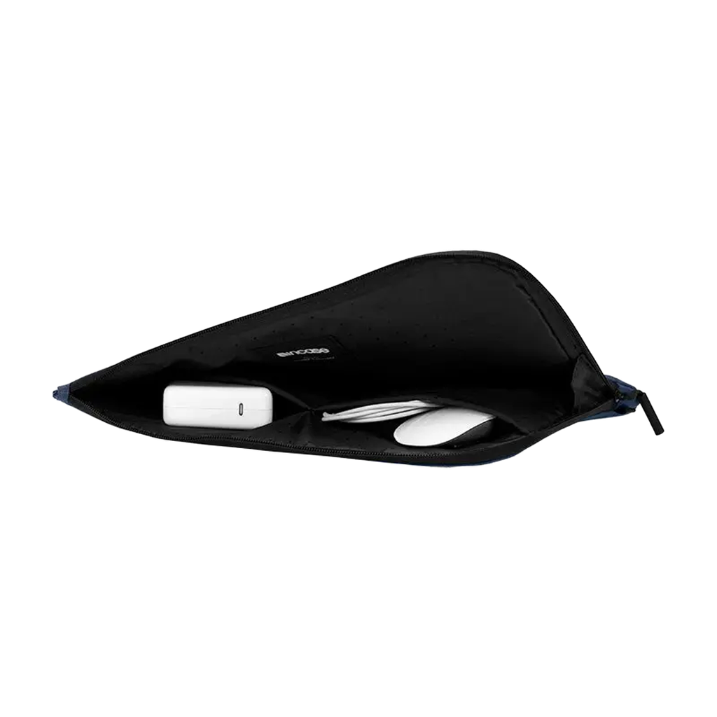 Incase Facet Sleeve para MacBook Pro 14" en Sarga Reciclada - Negro