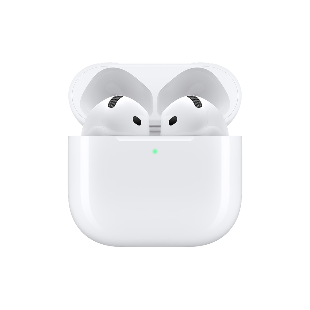 Estuche blanco brillante de los AirPods 4 abierto, mostrando los dos auriculares inalámbricos blancos dentro. Se ve una pequeña luz indicadora verde encendida en el centro frontal del estuche.